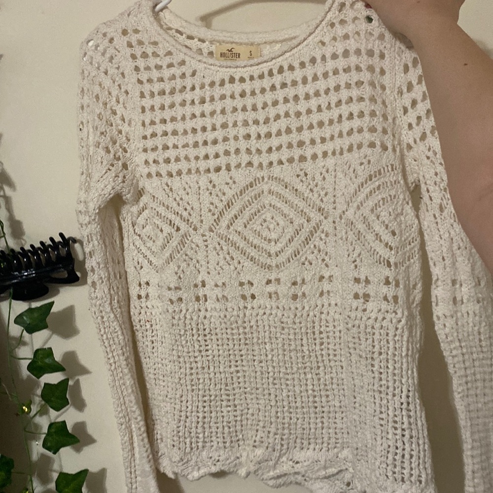 Selling hollister sweater